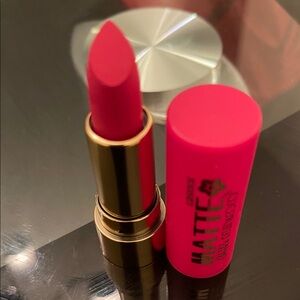 Matte Lipstick in Vibrant Red/Pink